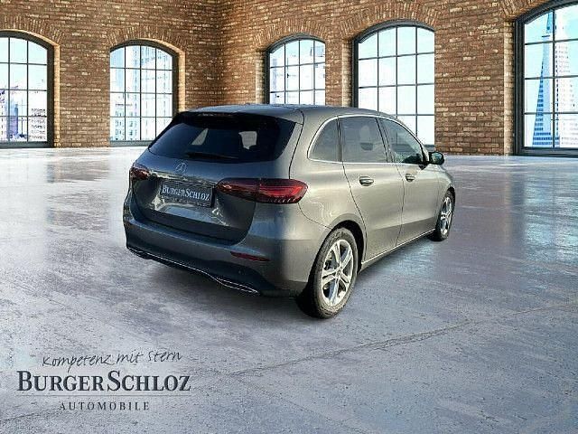 Gebraucht Mercedes B180 136 PS (100 kW) 2025 Metalliclack mountaingrau Kleinwagen