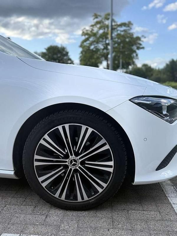Weiß Gebraucht 2021 Mercedes CLA180 Limousine | 26.900 € (Guter Preis) - Bild 1/4