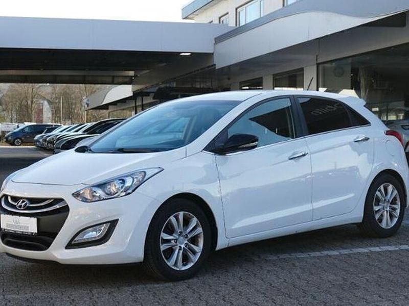 Gebraucht Hyundai i30 Edition 135 PS (99 kW) 2015 Weiß Limousine