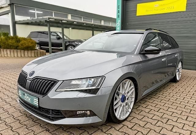 Metallic Gebraucht 2019 Skoda Superb SportLine Kombi | 23.470 € (Superpreis) - Bild 1/4