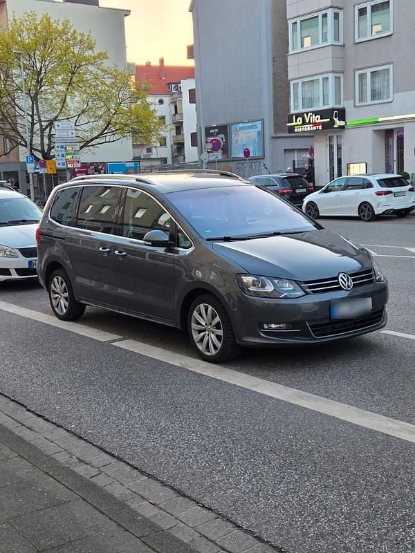 Second-hand VW Sharan 177 CP (130 kW) 2013 Gri Monovolum