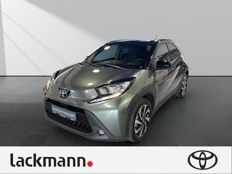 Gebraucht Toyota Aygo X Basis 72 PS (52 kW) 2023 Cardamon green metallic/ night sky black SUV