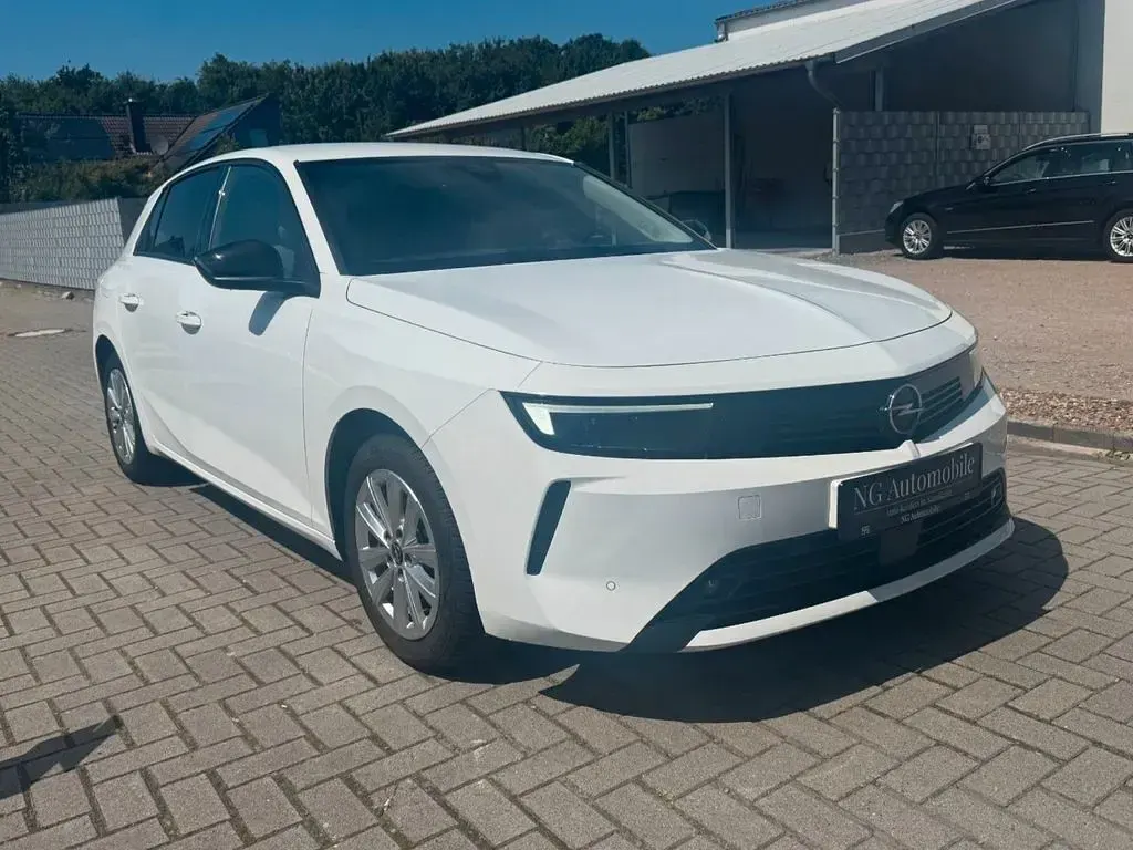 Gebraucht Opel Astra Elegance 131 PS (96 kW) 2023 Weiß Kleinwagen