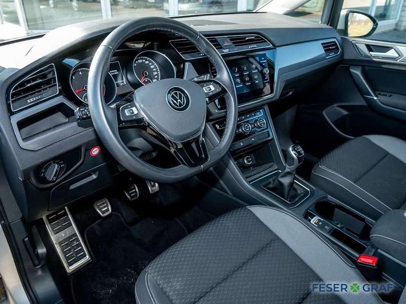 Gebraucht VW Touran Active 150 PS (110 kW) 2022 Reflexsilber Van / Kleinbus