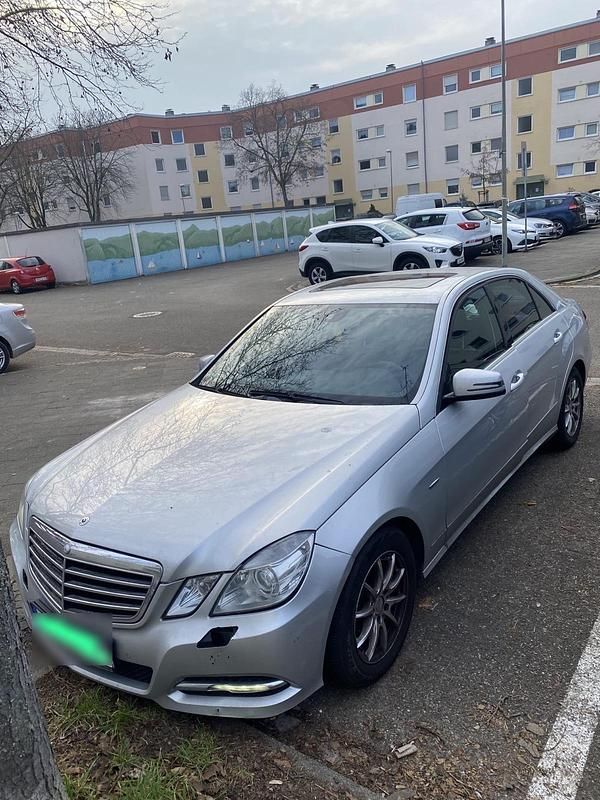 Gebraucht Mercedes E300 204 PS (150 kW) 2010 Silber Limousine