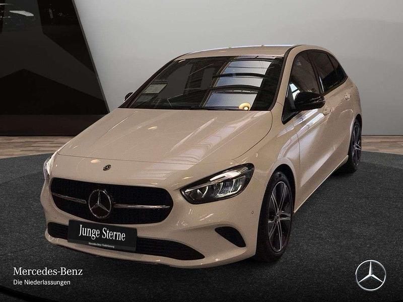 Gebraucht Mercedes B200 Advanced 150 PS (110 kW) 2025 Weiß Van / Kleinbus