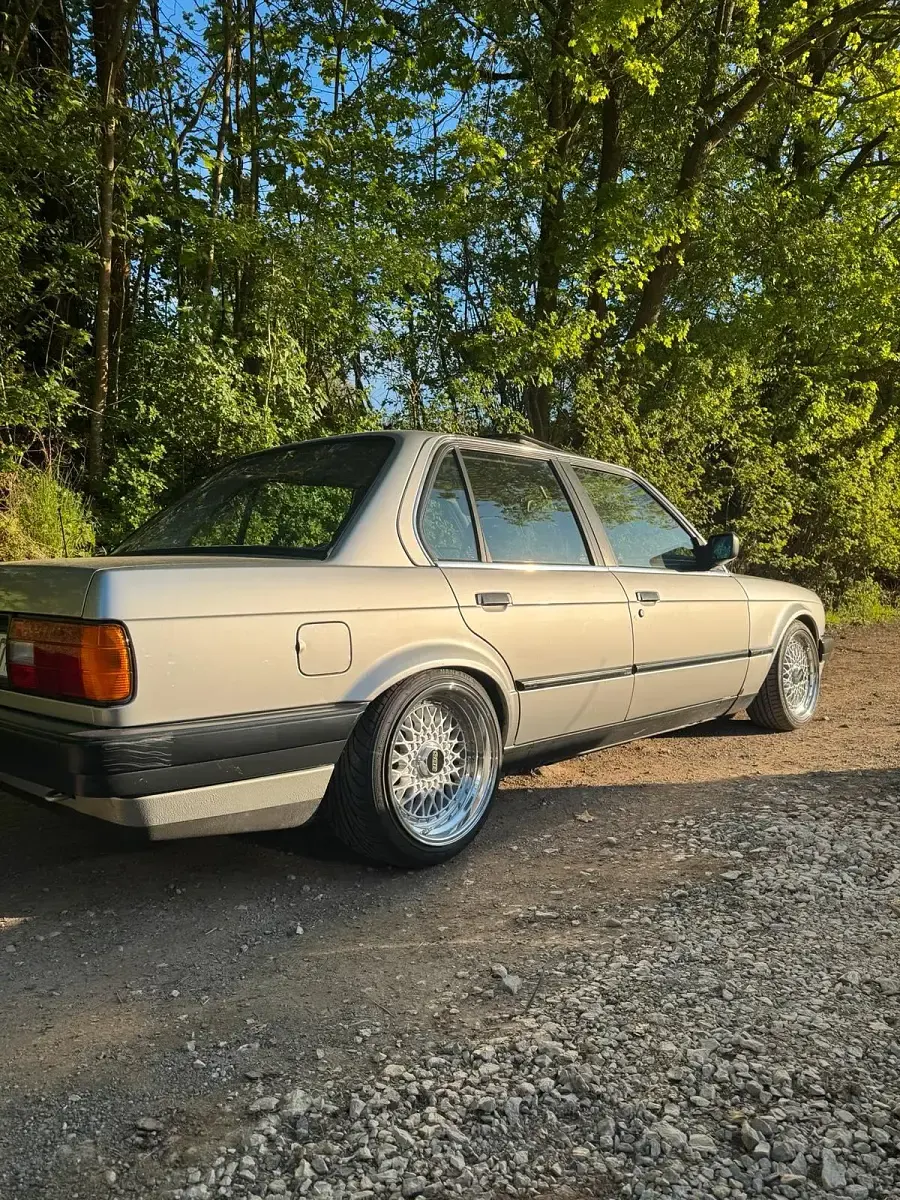 Gebraucht BMW 320 129 PS (94 kW) 1992 Silber Limousine