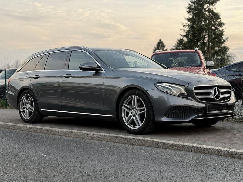 Gebraucht Mercedes E220 Avantgarde 194 PS (142 kW) 2017 Grau Kombi