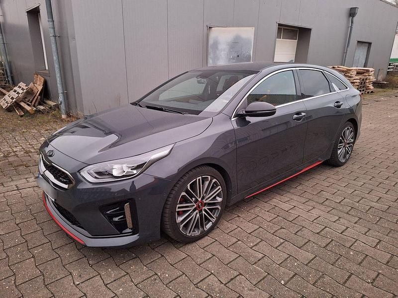 Grau Gebraucht 2019 Kia ProCeed GT Limousine | 21.750 € (Fairer Preis) - Bild 1/4
