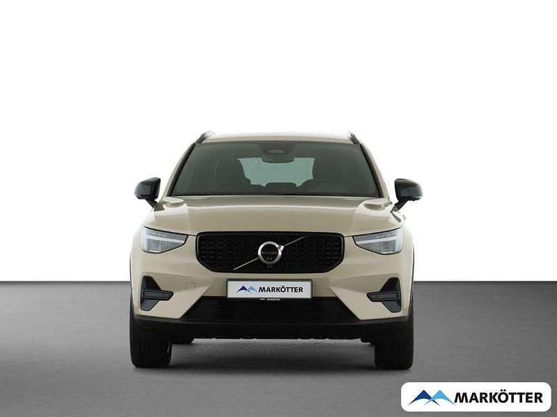 Neu Volvo XC40 Plus 163 PS (119 kW) 2025 Beige SUV