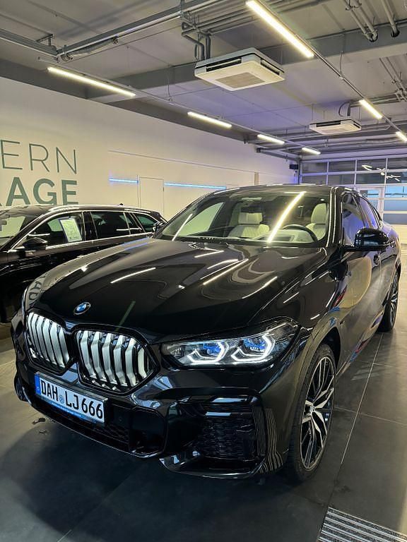 Schwarz Gebraucht 2023 BMW X6 M50 Sport Line SUV | 74.900 € (Fairer Preis) - Bild 1/4