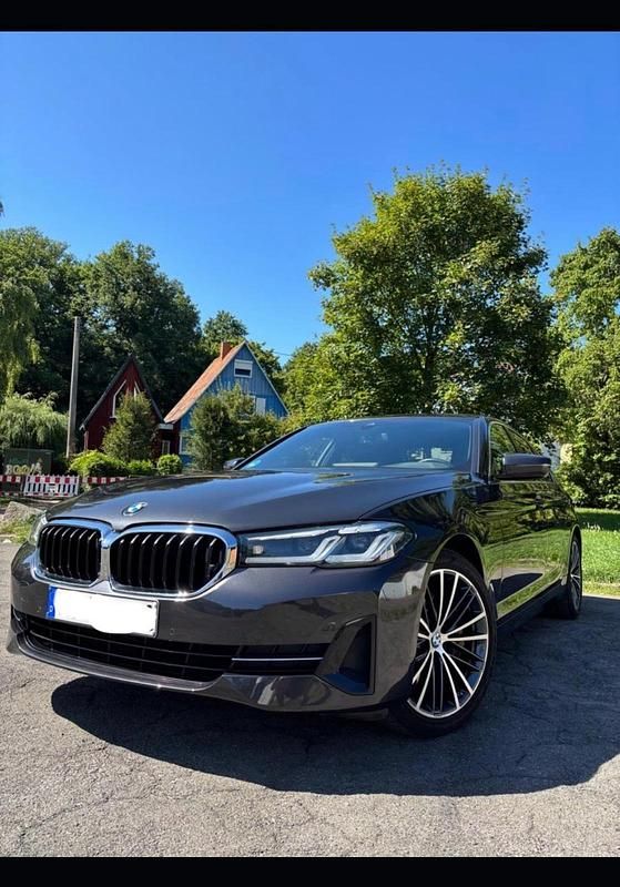 Grau Gebraucht 2020 BMW 530 Limousine | 36.399 € (Fairer Preis) - Bild 1/4