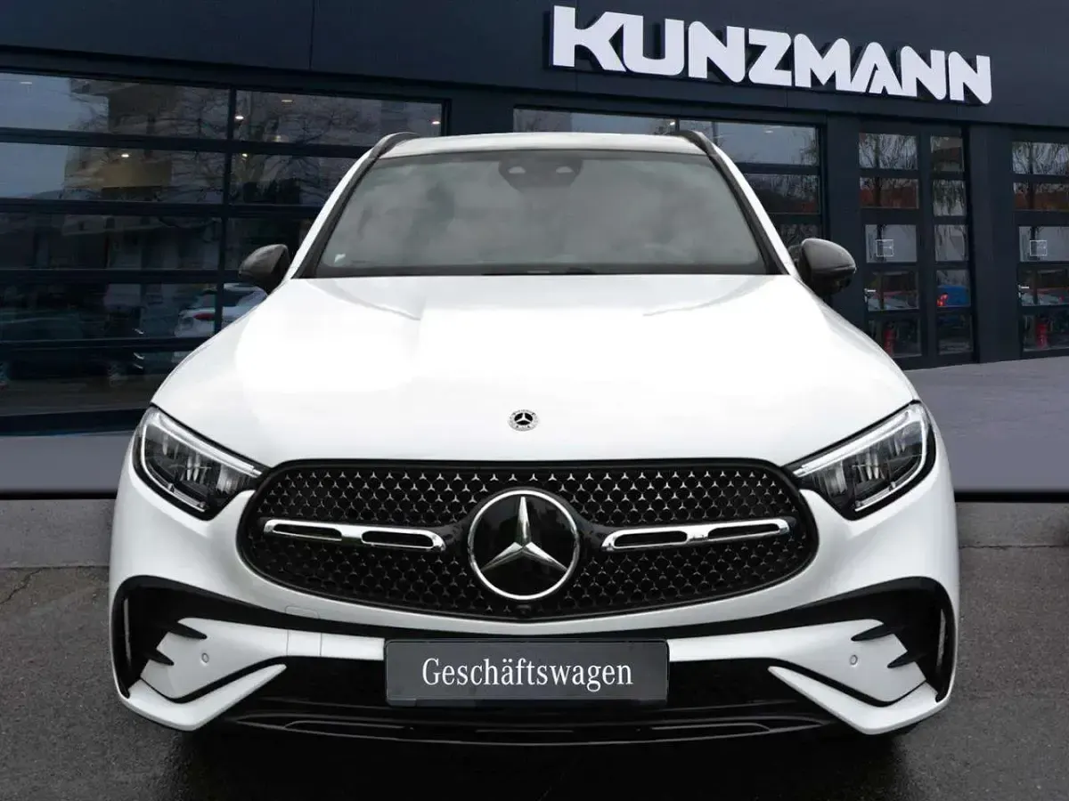 Gebraucht Mercedes GLC300 AMG 269 PS (197 kW) 2026 Weiss manufaktur lack manufaktur opalithweiss bright SUV