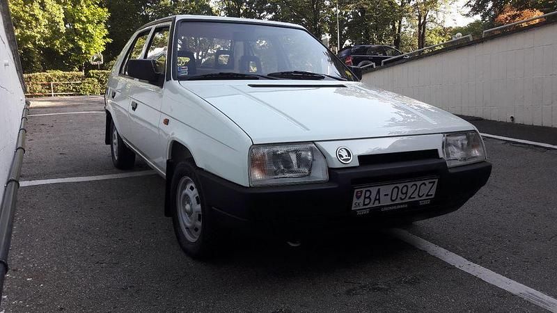 Weiß Gebraucht 1990 Skoda Favorit Limousine | 7.000 € - Bild 1/4