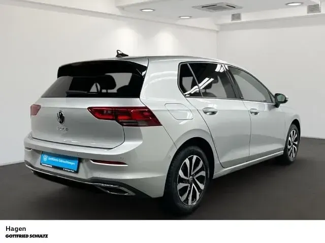 Gebraucht VW Golf VIII Active 150 PS (110 kW) 2023 Silber Limousine