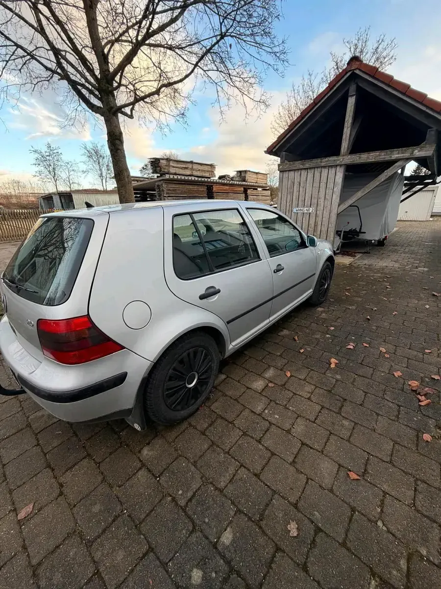 Gebraucht VW Golf IV 115 PS (84 kW) 2001 Silber Kleinwagen
