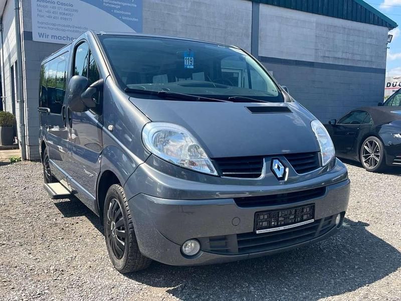 Grau Gebraucht 2015 Renault Trafic Van / Kleinbus | 17.990 € - Bild 1/4