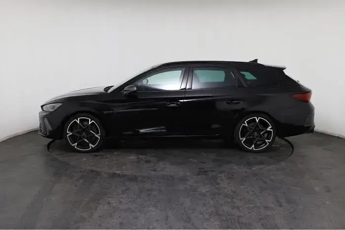 Neu Cupra Leon VZ 333 PS (244 kW) 2025 Schwarz, mitternachtsschwarz (0e) Kombi