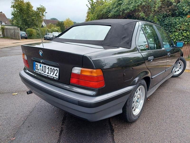 Gebraucht BMW 316 102 PS (75 kW) 1994 Schwarz Cabrio