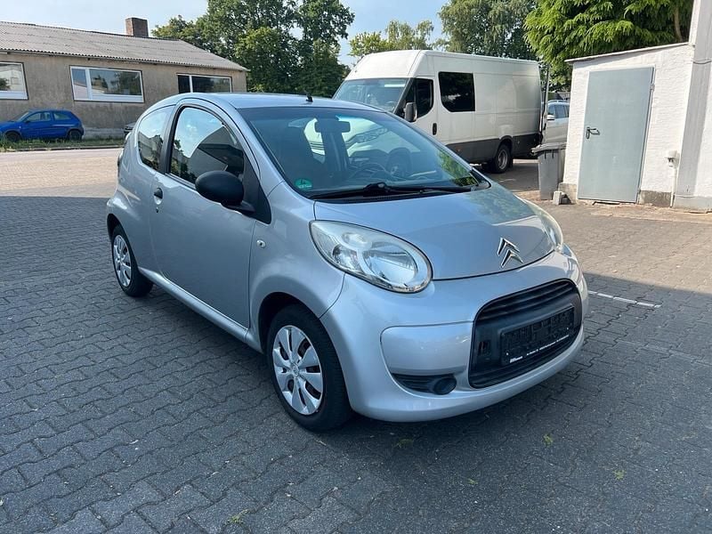 Silber Gebraucht 2011 Citroën C1 Kleinwagen | 2.480 € (Fairer Preis) - Bild 1/4