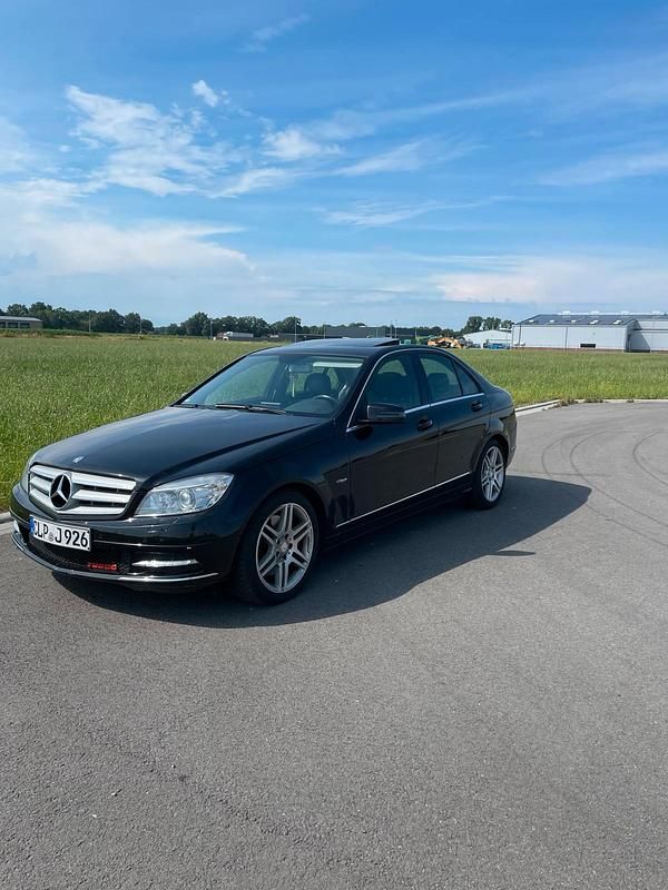 Schwarz Gebraucht 2010 Mercedes C350 Limousine | 6.999 € (Guter Preis) - Bild 1/1