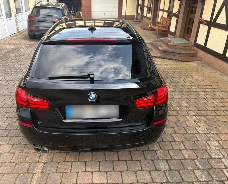 Gebraucht BMW 530 258 PS (189 kW) 2011 Schwarz Kombi