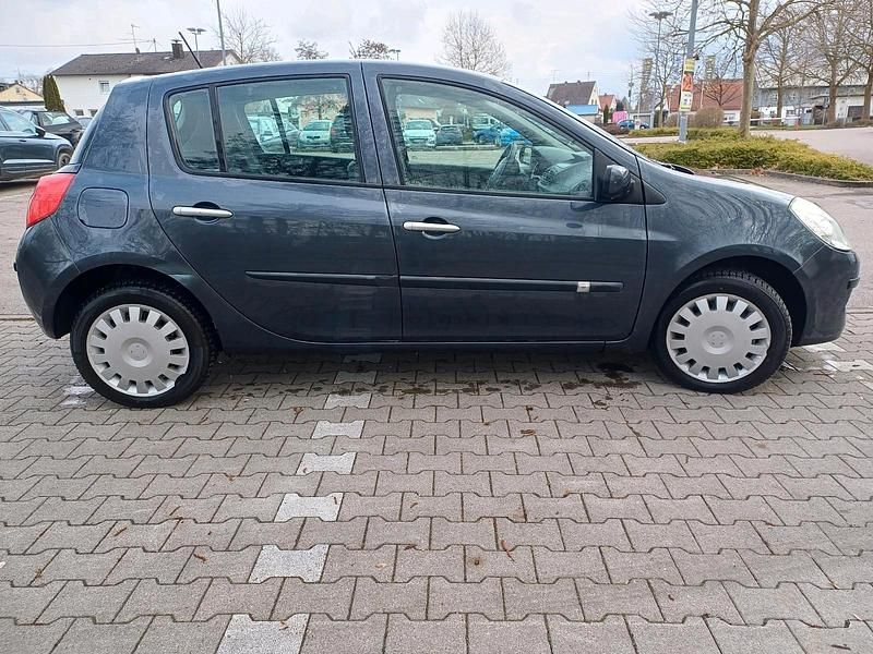 Gebraucht Renault Clio II 75 PS (55 kW) 2008 Grau Kleinwagen