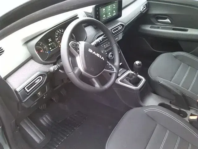 Gebraucht Dacia Sandero Expression 91 PS (66 kW) 2025 Grau Limousine