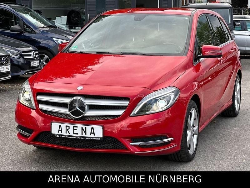 Rot Gebraucht 2013 Mercedes B180 Van / Kleinbus | 7.999 € (Fairer Preis) - Bild 1/4
