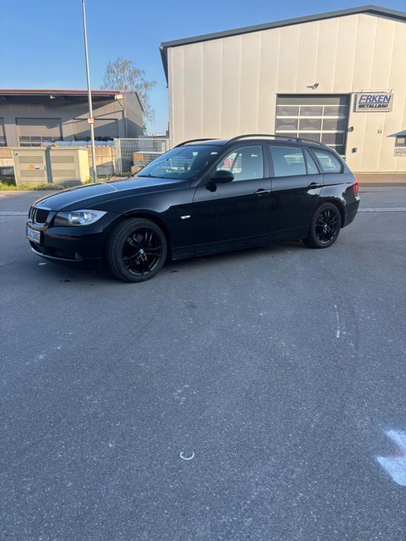 Schwarz Gebraucht 2008 BMW 320 Kombi | 5.000 € (Guter Preis) - Bild 1/4