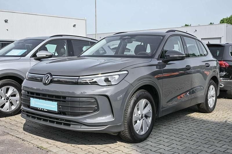 Delfingrau metallic Gebraucht 2024 VW Tiguan SUV | 36.890 € (Guter Preis) - Bild 1/4