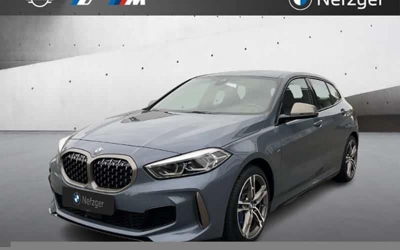 Grau Gebraucht 2023 BMW M135 Comfort Edition Kleinwagen | 35.800 € (Guter Preis) - Bild 1/4