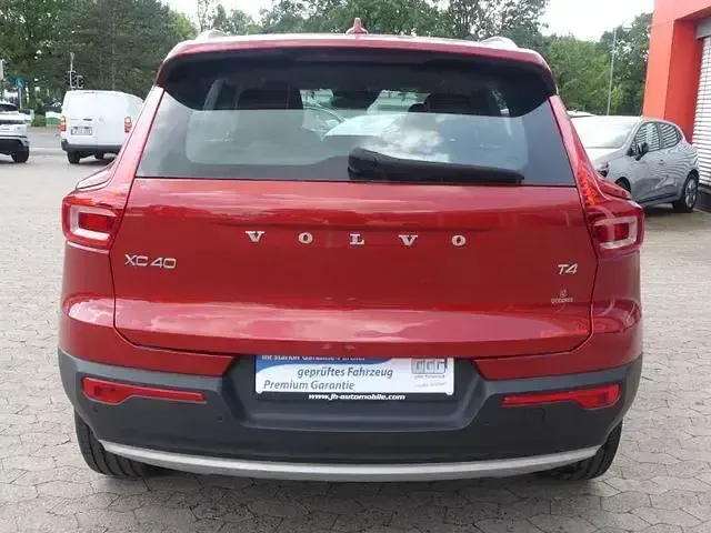 Gebraucht Volvo XC40 Momentum 190 PS (139 kW) 2018 Rot SUV