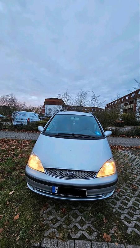 Grau Gebraucht 2004 Ford Galaxy Van / Kleinbus | 1.500 € - Bild 1/4