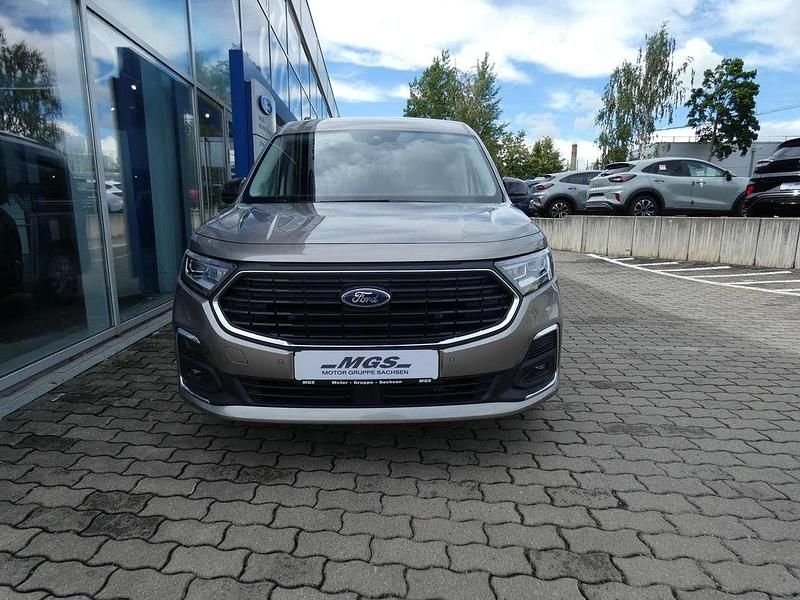 Neu Ford Tourneo Titanium 150 PS (110 kW) 2025 Dusky silver metallic Kombi