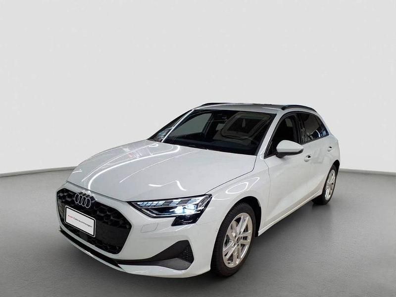 Gebraucht Audi A3 Ambiente 116 PS (85 kW) 2025 Gletscherweiß metallic Limousine