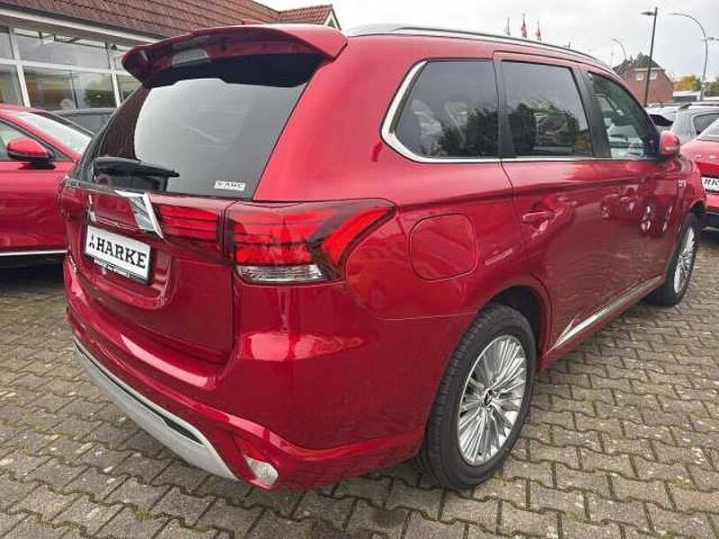 Gebraucht Mitsubishi Outlander P-HEV Spirit 203 PS (149 kW) 2021 Dynamic red premium (metallic) SUV