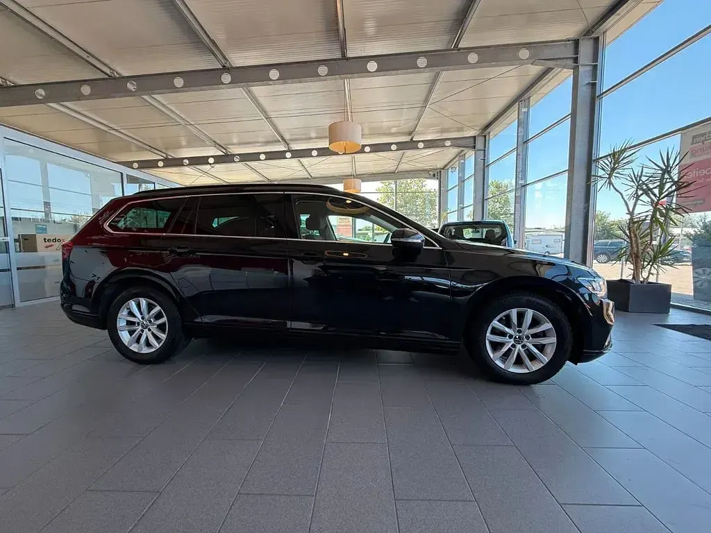 Gebraucht VW Passat IQ Drive 150 PS (110 kW) 2024 Schwarz Kombi