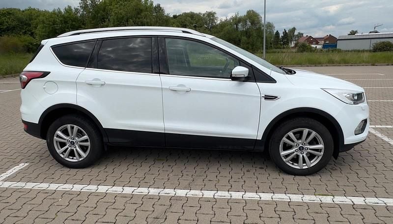 Gebraucht Ford Kuga 120 PS (88 kW) 2018 Weiß SUV