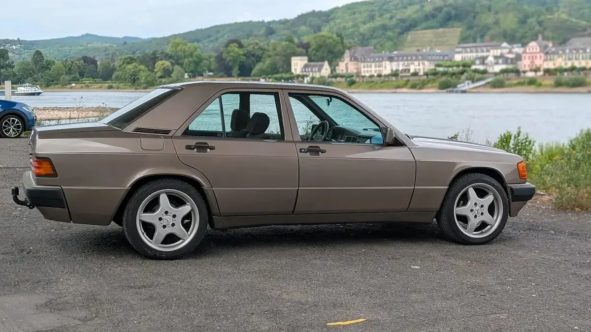 Gebraucht Mercedes 190 90 PS (66 kW) 1991 Gold Limousine
