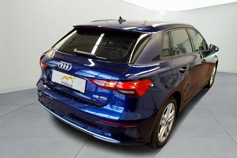 Gebraucht Audi A3 Ambiente 150 PS (110 kW) 2021 Navarrablau metallic Limousine