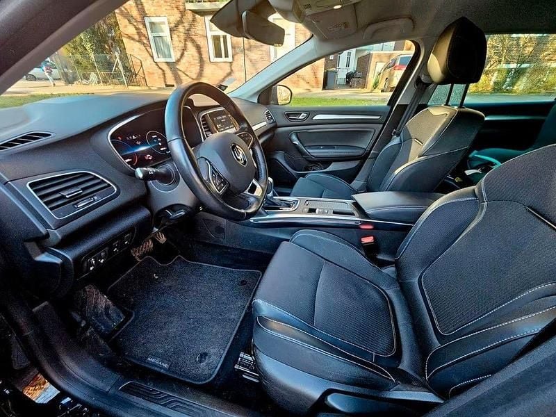 Gebraucht Renault Megane E-Tech Techno 158 PS (116 kW) 2021 Schwarz Limousine