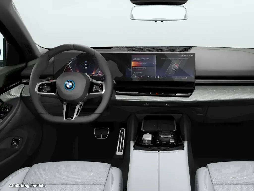 Gebraucht BMW 550e 489 PS (359 kW) 2025 Schwarz Kombi