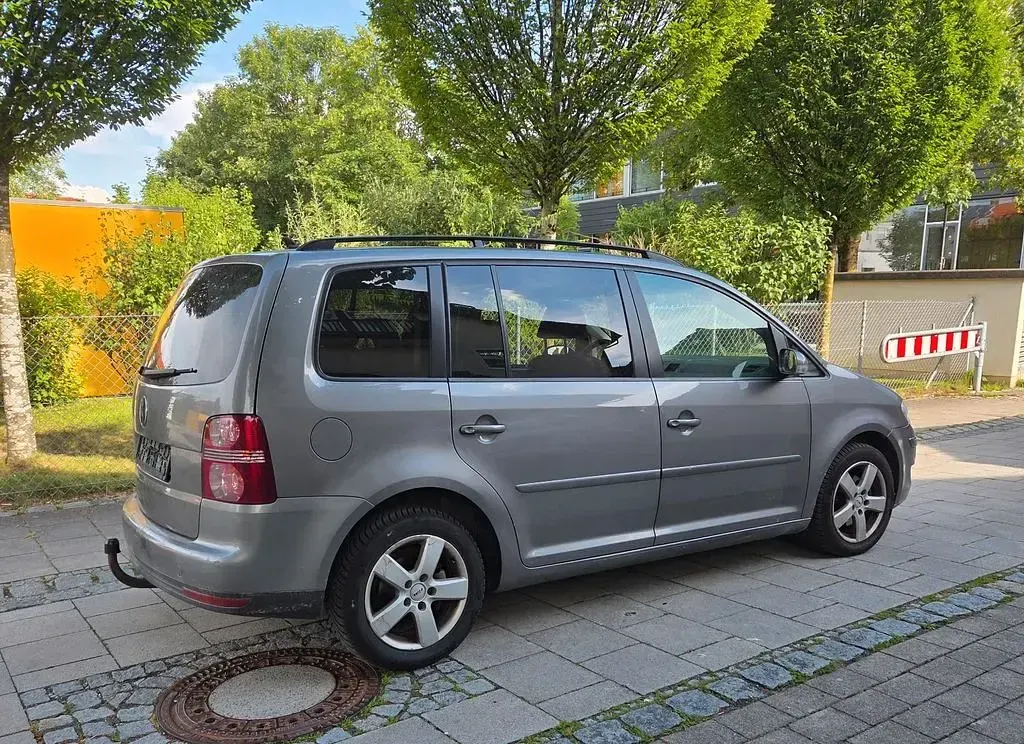 Gebraucht VW Touran 140 PS (102 kW) 2009 Grau Van / Kleinbus