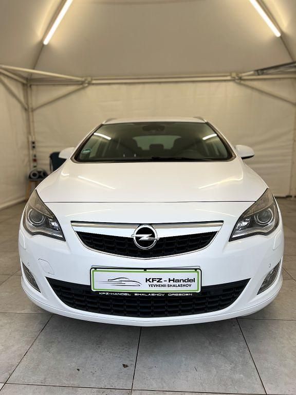 Gebraucht Opel Astra Sport 165 PS (121 kW) 2012 Weiß Kombi