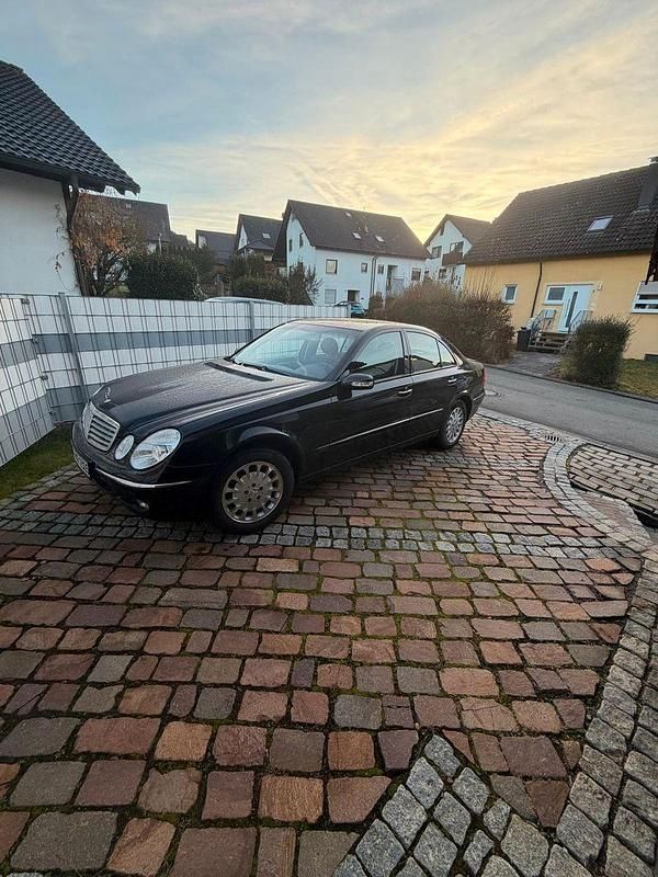 Gebraucht Mercedes E220 Elegance 150 PS (110 kW) 2003 Schwarz Limousine