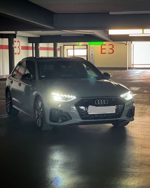 Grau Gebraucht 2020 Audi A4 S-Line Kombi | 29.900 € (Teuer) - Bild 1/4