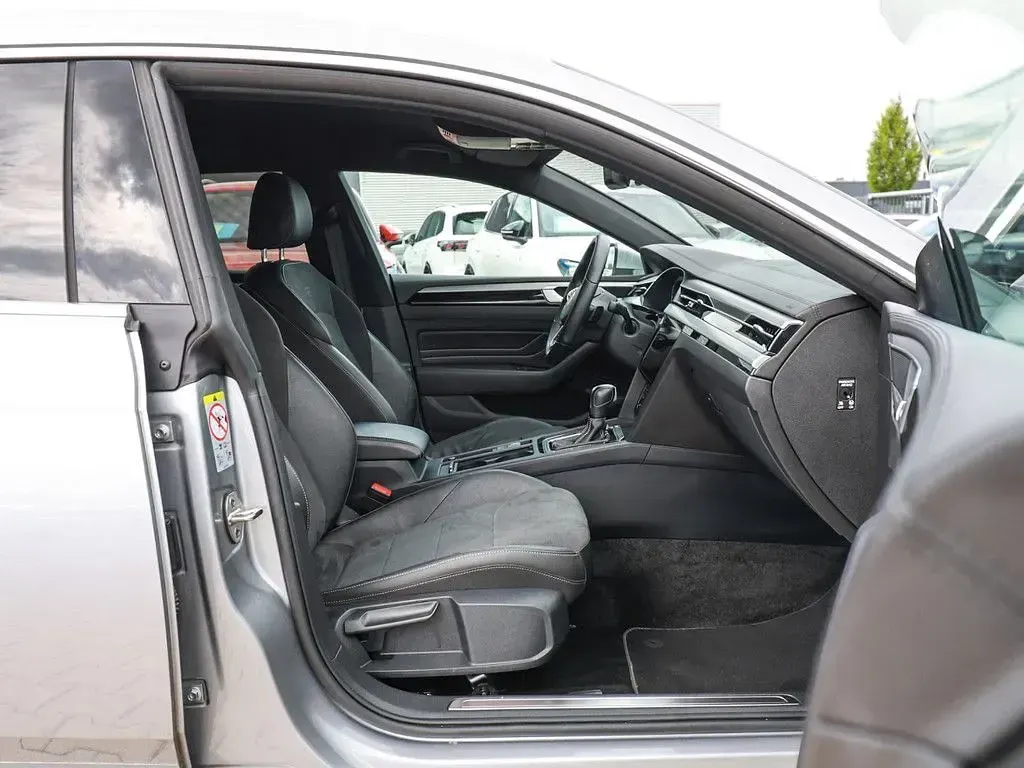 Gebraucht VW Arteon R-line 200 PS (147 kW) 2023 Silber / pyrit silber Kombi