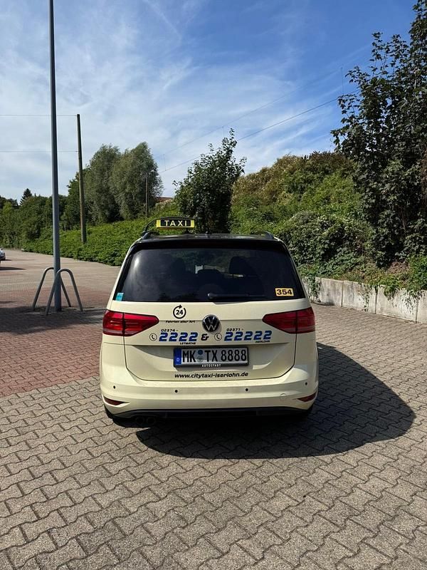 Gebraucht VW Touran 150 PS (110 kW) 2023 Schwarz Van / Kleinbus