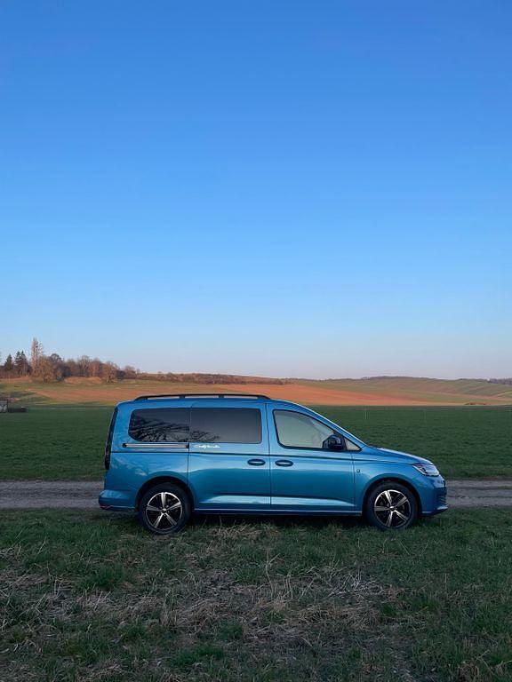 Blau Gebraucht 2023 VW Caddy Maxi California Van / Kleinbus | 34.000 € (Guter Preis) - Bild 1/3